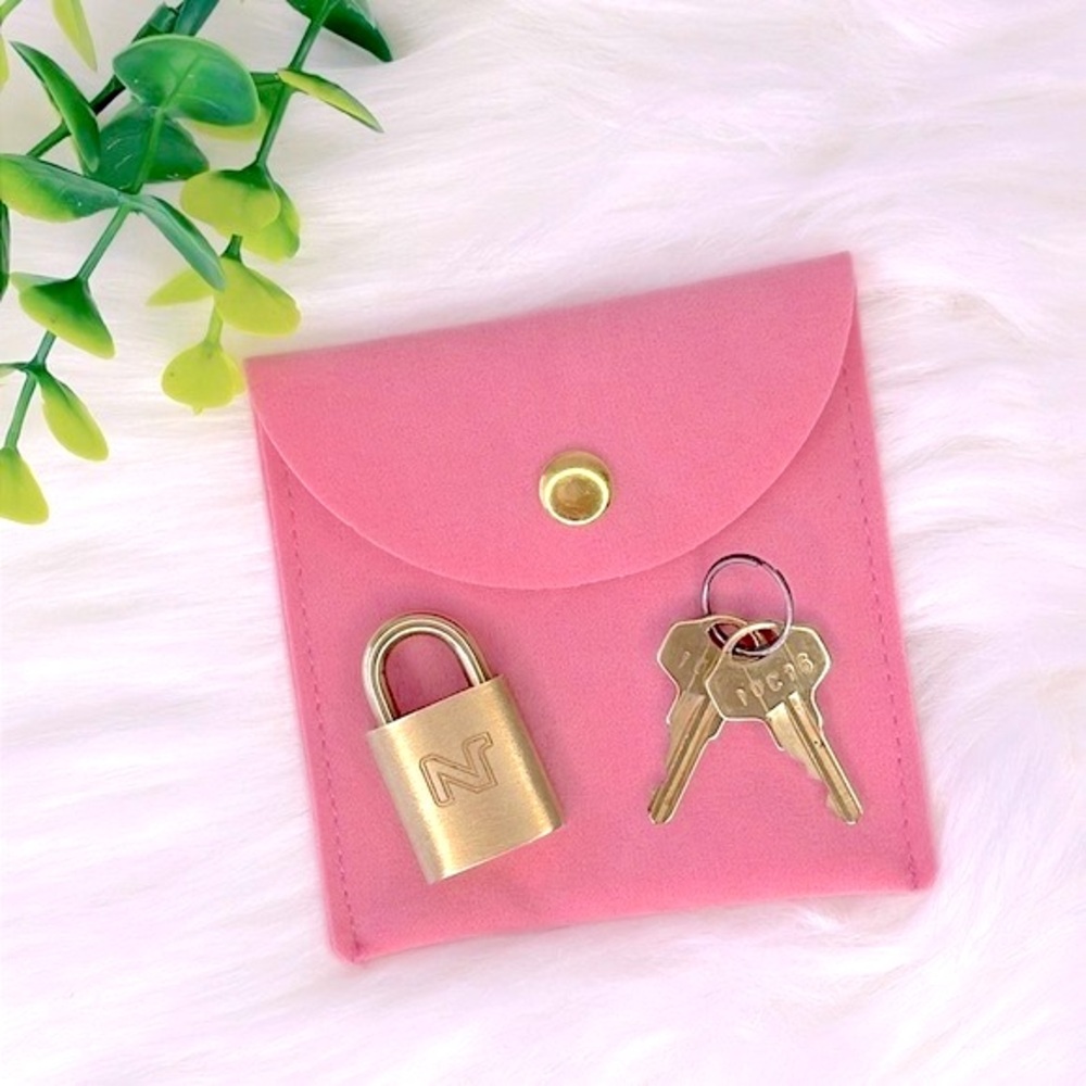 Nina‎ Ricci Padlock and Keys #16